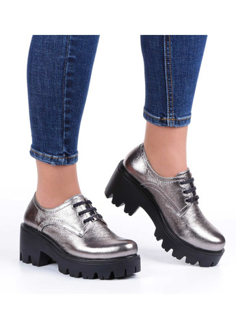 Серебряные женские туфли на платформе - фото