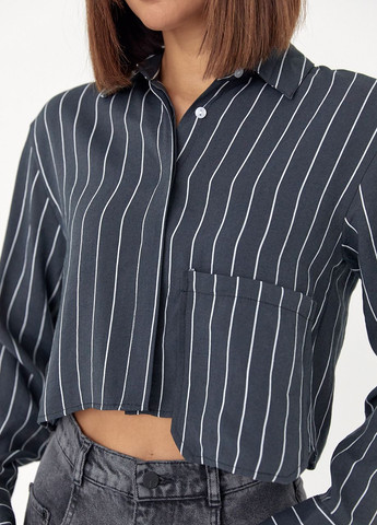 Укорочена сорочка в смужку з акцентною кишенею - чорна Lurex (277358352)