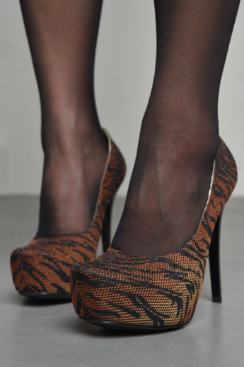 Туфли женские коричневого цвета с принтом Let's Shop