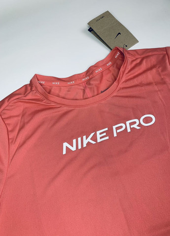 Персиковая футболка Nike