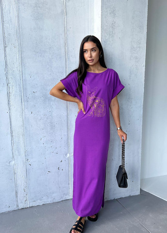 Фиолетовое кэжуал невероятное стильное платье макси с дизайнерской вышивкой в виде мотивов кота INNOE