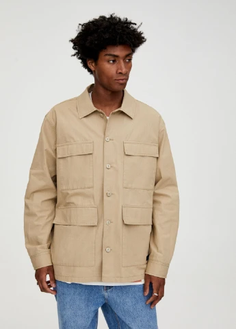 Бежева вітровка Pull & Bear