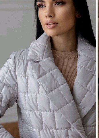 Светло-серая демисезонная куртка стеганая женская удлиненная демисезон весна осень куртка-пиджак Emis пряма