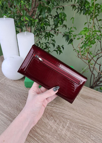 Женский кожаный лаковый кошелек на магните Vasto (260479140)