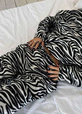 Красивый и приятный костюм люкс качества, теплый костюм "зебра" из двухстороннего турецкого флиса. No Brand 501-2 (265212603)