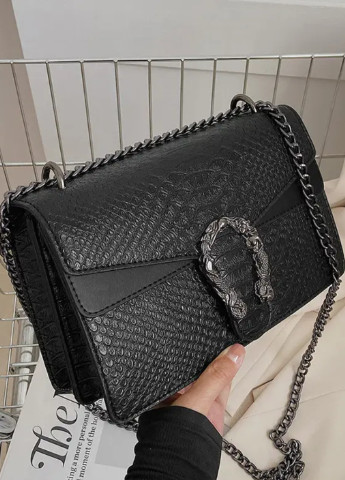 Жіноча класична сумка з залізною підковою чорна No Brand (256989665)