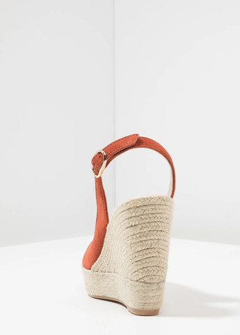 Коричневые босоножки Kiomi