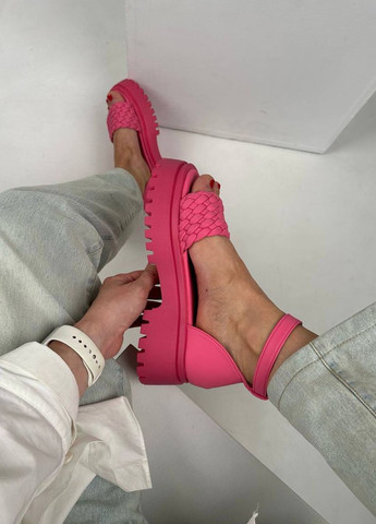 Розовые босоножки Vakko