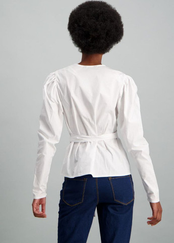 Белая демисезонная блузка женская белого цвета с баской Let's Shop