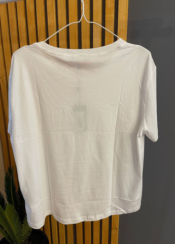 Белая женская футболка Emporio Armani