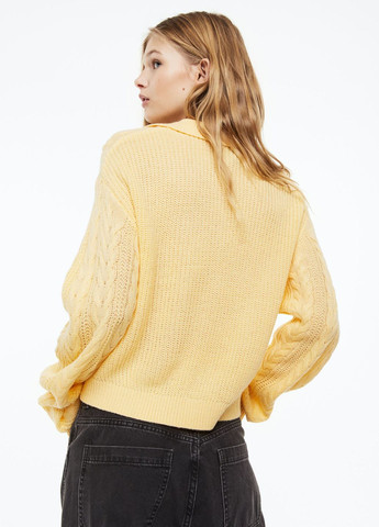 Жовтий зимовий светр косої в'язки з коміром H&M