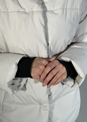 Молочна демісезонна куртка тепла жіноча з капюшоном коротка єврозима Fenix пряма