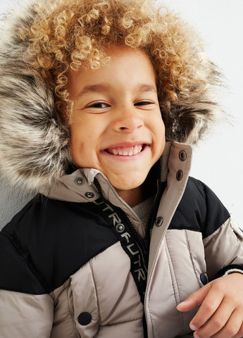 Бежева зимня зимова куртка для хлопчика бежева 2200622 C&A