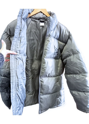 Серебряная демисезонная фирменная куртка мужская новая синтепон серая xl с внутренним карманом теплая Tapout