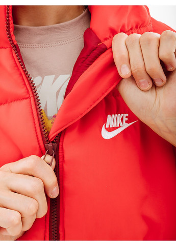 Червона демісезонна жилетка clsc vest Nike