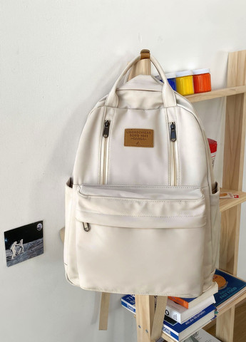 Вместительный стильный женский рюкзак / молодежный рюкзак сумка с брелком / городской стиль 2023 8815 Бежевый 66098 DobraMAMA (259262054)