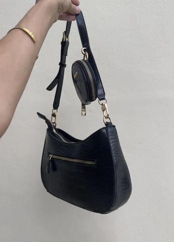 Жіноча сумка рептилія хобо багет через плече з гаманцем чорна Guess (257866992)
