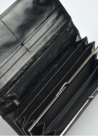 Чорний жіночий шкіряний блискучий класичний гаманець на магнітах No Brand (276002840)