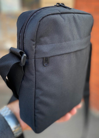 Чоловіча базова чорна текстильна чорна сумка через плече месенджер барсетка Base No Brand (258260652)