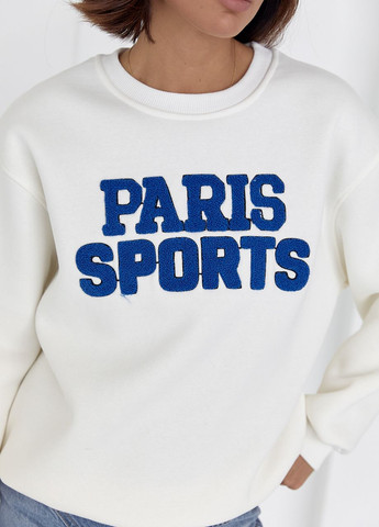 Теплый свитшот на флисе с надписью Paris Sports - молочный Lurex - Свободный крой молочный повседневный трикотаж - (264559124)