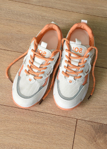 Білі осінні кросівки жіночі білого кольору з помаранчевими вставками на шнурівці Let's Shop