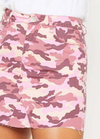 Розовая кэжуал камуфляжная юбка PrettyLittleThing