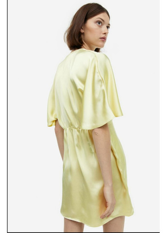 Смарагдова коктейльна жіноча атласна сукня на запах н&м (55844) xs світло-зелена H&M