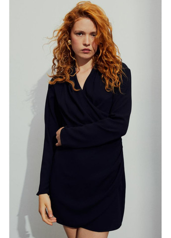 Черное коктейльное женское платье плиссе с перекрестком н&м (56422) xs черное H&M