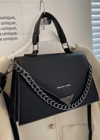 Жіноча класична сумка крос-боді з ланцюжком через плече на ремінці чорна No Brand (257765349)