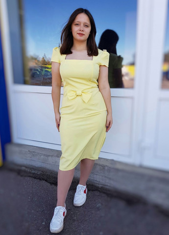 Желтое праздничный желтое нарядное платье с бантом спереди Exclusive однотонное