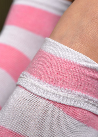 Носки женские демисезонные бело-розового цвета размер 36-40 Let's Shop (277983312)