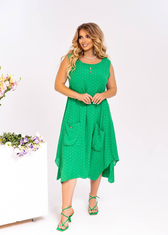 Зелена жіноча вільна сукня прикрашена декоративними кишенями з ґудзиком зеленого кольору 373541 New Trend