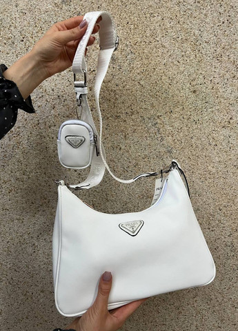 Нейлонова сумочка з лого Prada Big Re-Edition 2005 White Vakko (260796650)