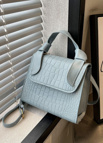 Жіноча квадратна сумочка кроссбоди на ремінці рептилія A1325 блакитна синя No Brand (259316450)