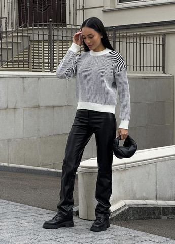 Чорно-білий демісезонний светр джемпер Larionoff