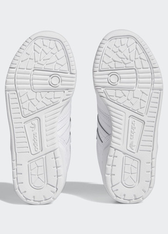 Белые всесезонные кроссовки rivalry low kids adidas