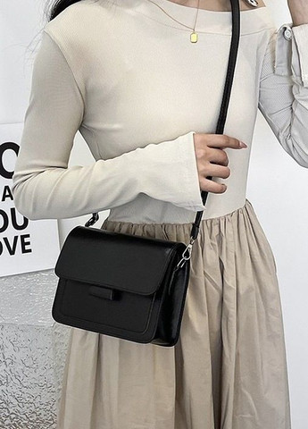 Жіноча класична сумка крос-боді через плече на тонкому ремінці чорна No Brand (276383113)
