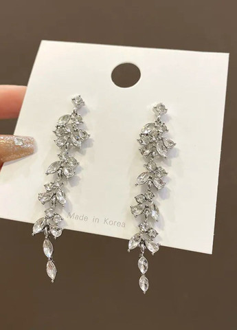 Сережки жіночі довгі з камінням у формі пелюсток подвійні No Brand (277371770)