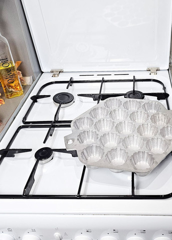 Форма большая с крышкой тарталетница для выпечки кексов, корзинок, тарталеток и пончиков (19 корзинок) Ласунка (275104141)