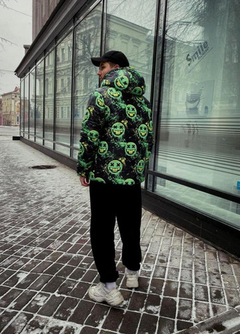 Зелена зимня чоловіча куртка демісезонна чорного кольру з принтом No Brand