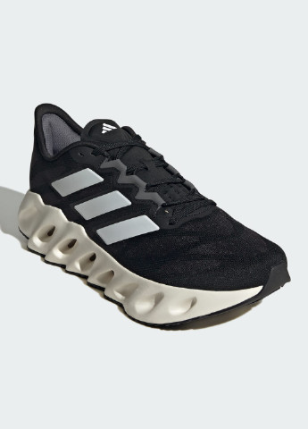 Чорні всесезон кросівки для бігу shift fwd adidas