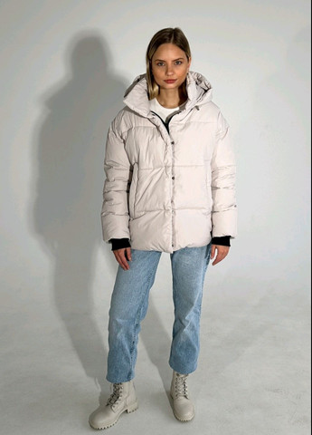 Молочная демисезонная куртка теплая женская с капюшоном короткая еврозима Fenix пряма