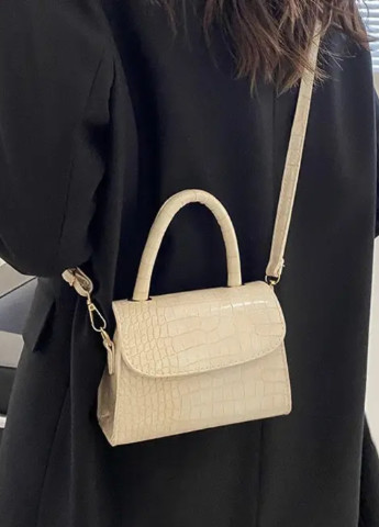 Женская классическая сумочка на ремешке кросс-боди через плечо бежевая рептилия No Brand (256989669)