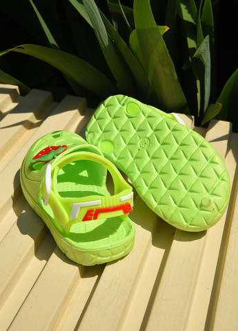 Салатовые пляжные сандали детские пена для девочки салатового цвета Let's Shop с ремешком