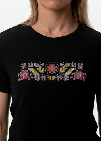 Чорна жіноча футболка-вишиванка з вишивкою "польова" з коротким рукавом VINCA