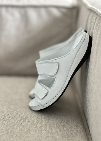 Белые шлепанцы Sherlock Soon