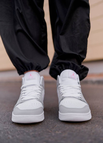 Світло-сірі осінні кросівки жіночі,вьетнам Nike Air Jordan 1 Retro High Grey Pink