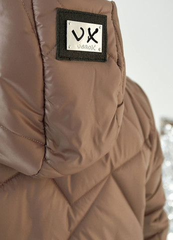 Бежевая женская стеганная куртка прямого кроя с накладными карманами цвет мокко 354249 New Trend