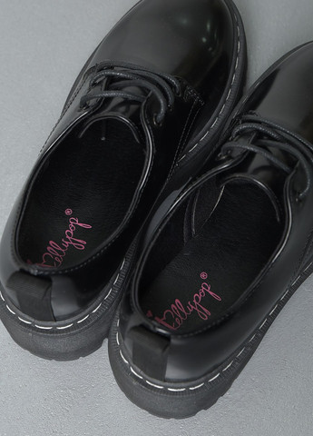 Туфлі лофери жіночі чорного кольору на шнурівці Let's Shop (269088967)