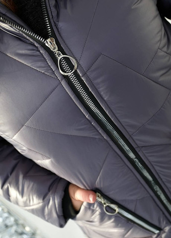Сіра жіноча стьобана куртка прямого крою з накладними кишенями сірого кольору р.48/50 354248 New Trend